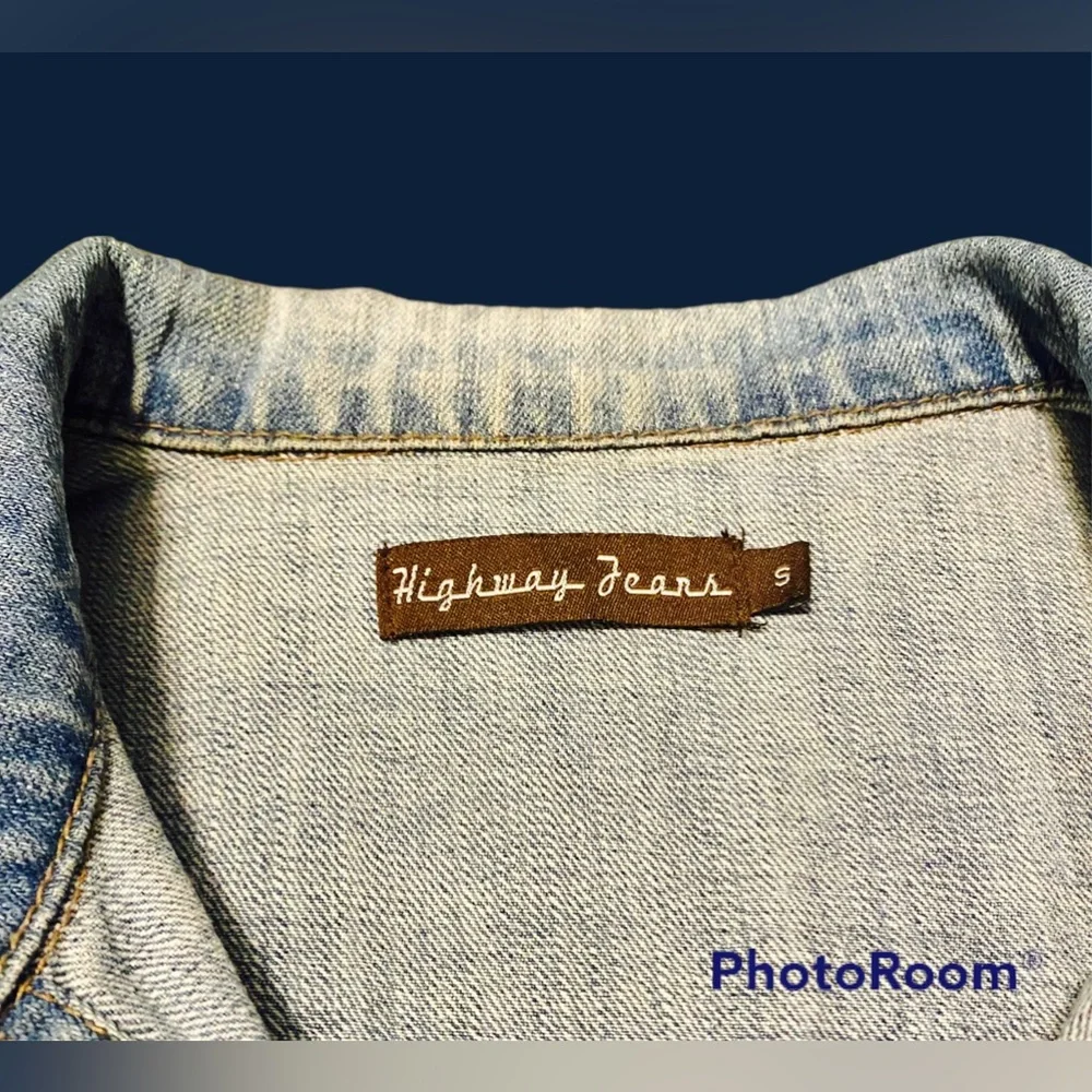 🔥SALE🔥 Adorable and versatile Highway Jeans cropped DENIM JACKET.  Size S - Picture 10 of 13